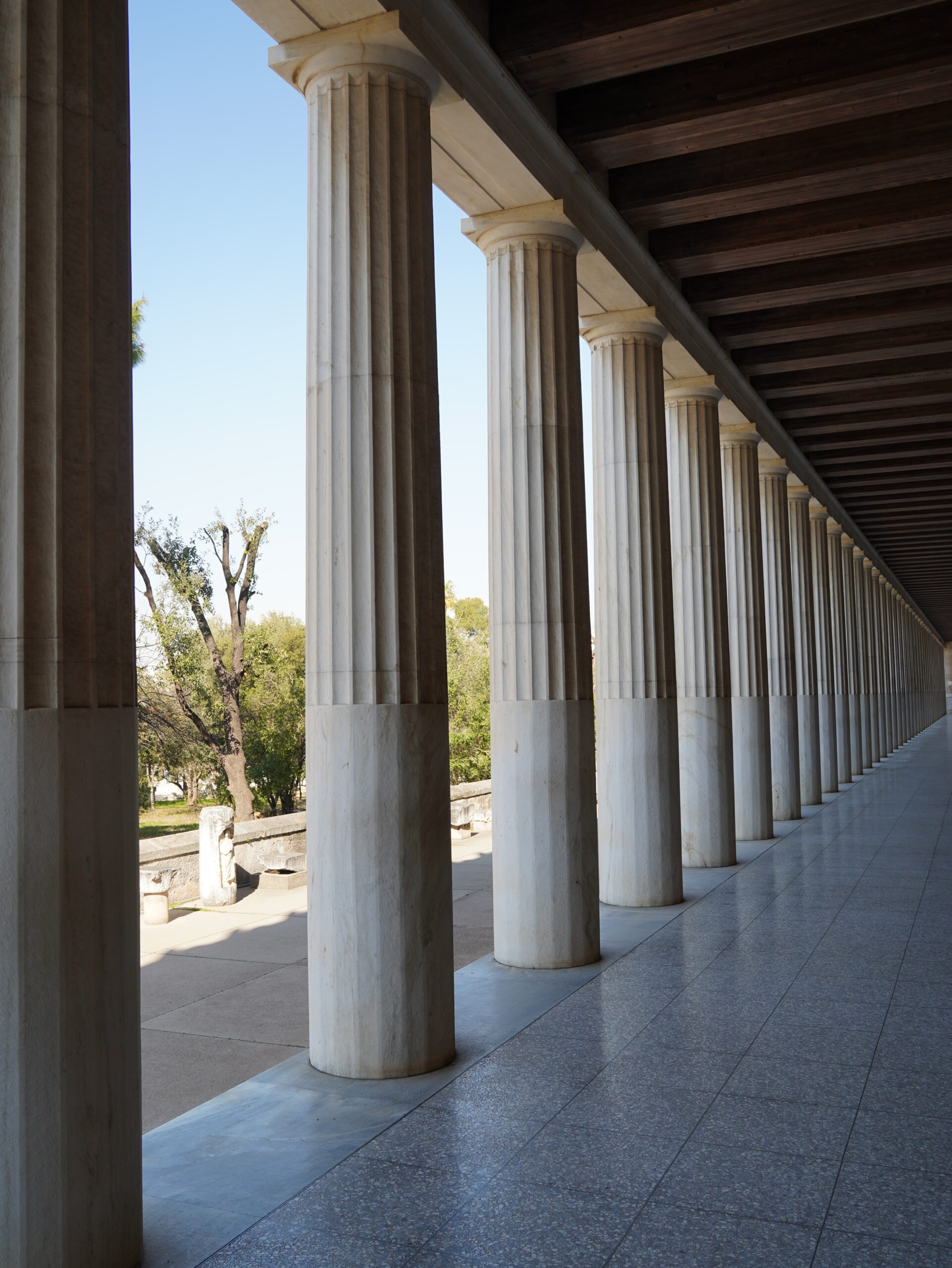 a row of white pillars sitting next to each other